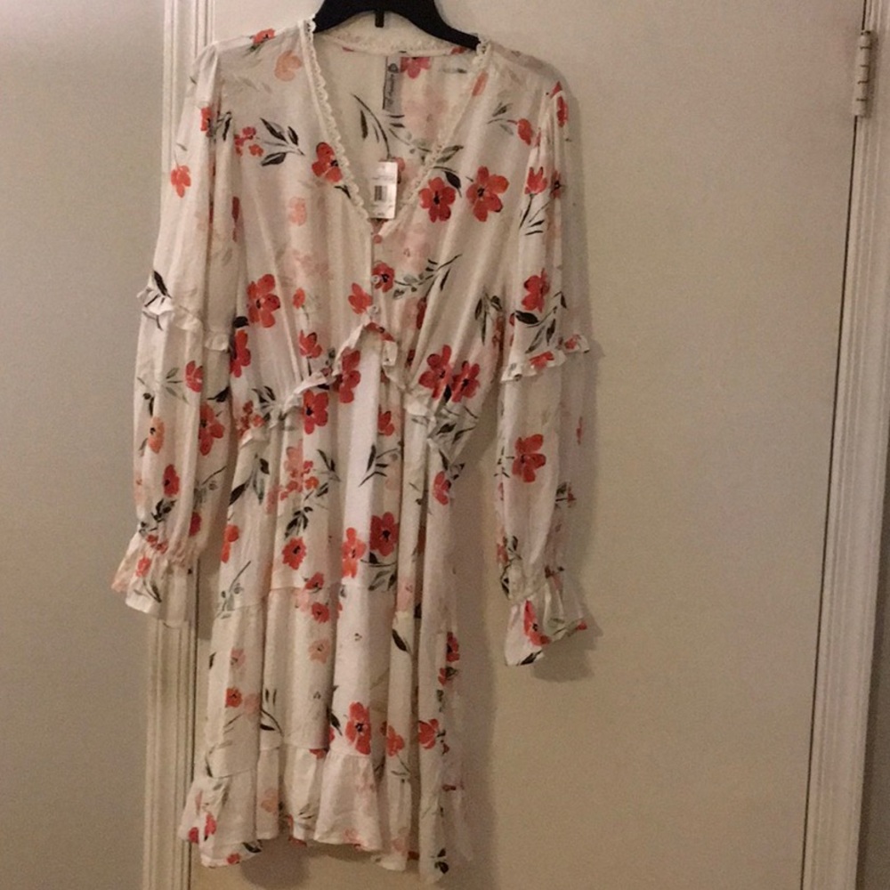 New with tags billow sleeve, warming floral print